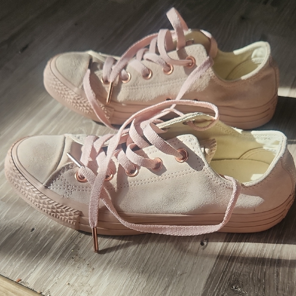 Like NEW- Converse Light Pink SUEDE Rose Gold All Star Shoes Size 6 - Picture 6 of 8